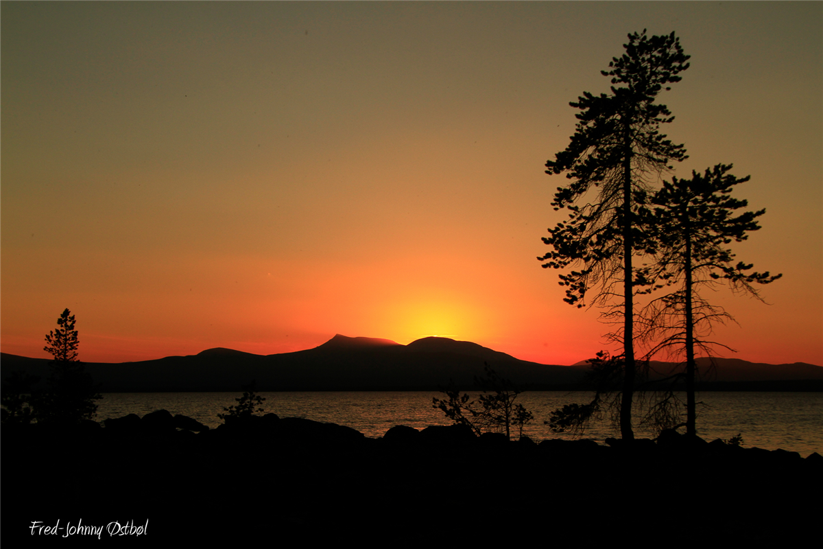 Vakker solneddgang i Elgå ved Femund - Klikk for stort bilde